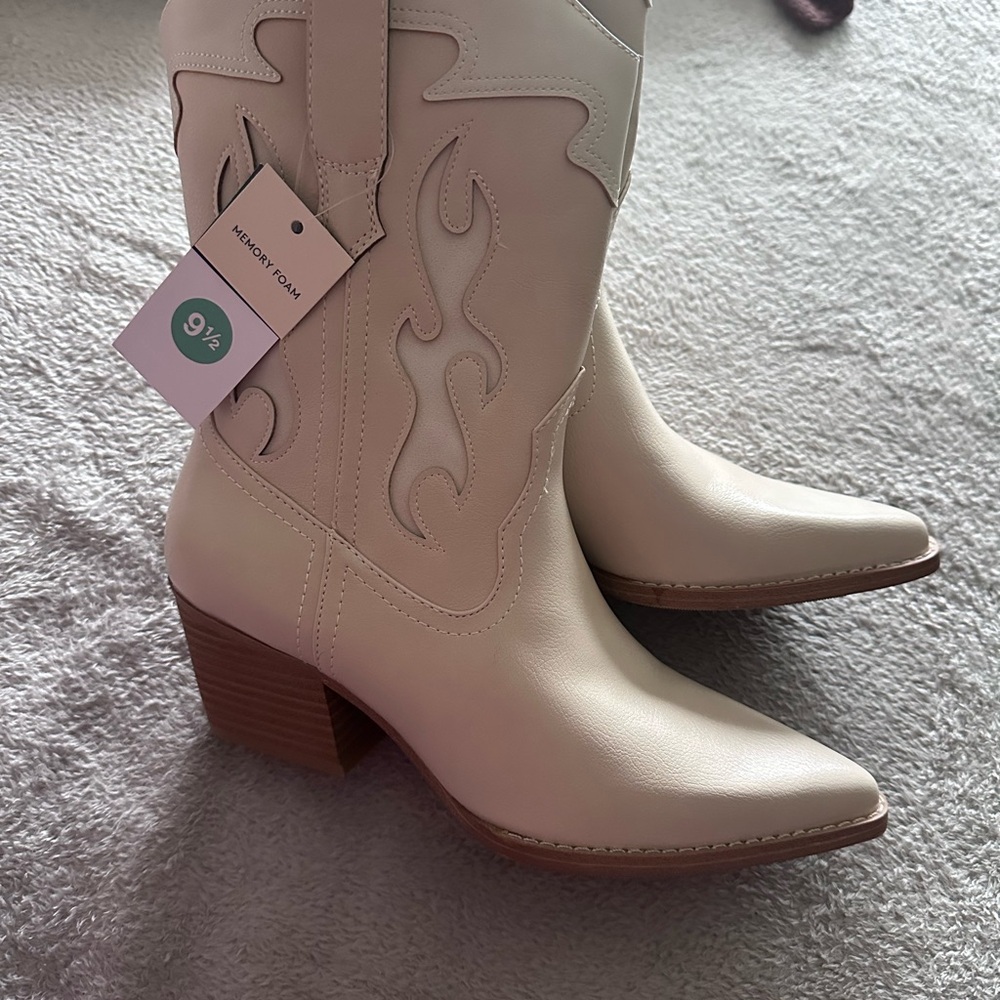 Universal Thread Cream Western-Inspired Block Heel Ankle Boots - Picture 7 of 7